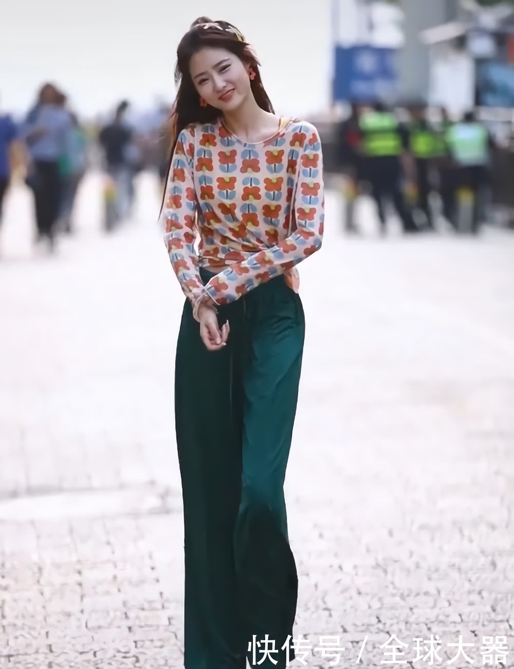 现在流行什么裤子网红小姐姐都爱“豇豆裤”,穿上十级显瘦