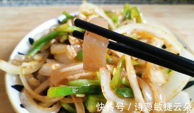 看似简单的煮猪皮,原来技巧在这里,猪皮不腥,软烂入味!