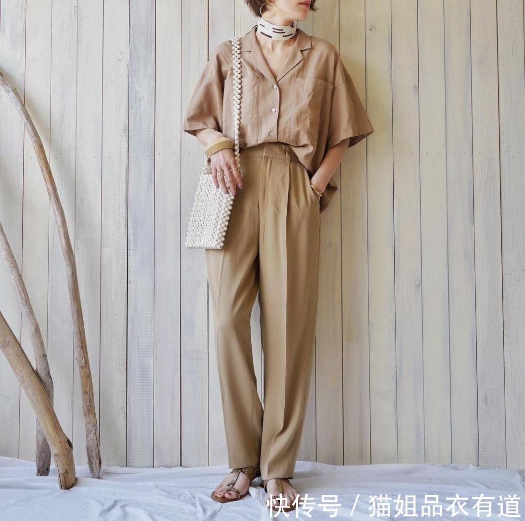 初夏穿衣别犯难,穿“九分裤+平底鞋”就够了,给足你想要的时髦