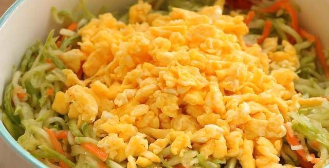 懒人|最爱这懒人早餐，又香又脆，连吃8个不够，十几分钟做全家人早餐