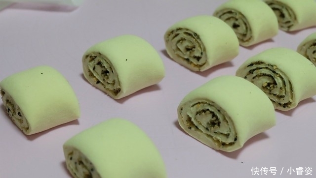 把花生芝麻做到馒头里,又香又软又美味,做法简单,孩子爱吃!