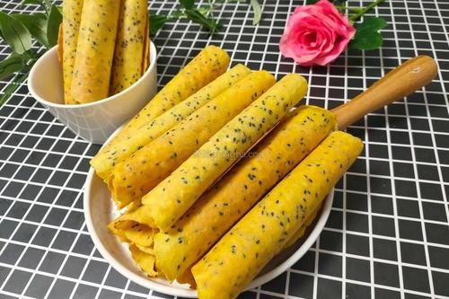  1碗面粉4个鸡蛋，用筷子搅一搅，轻松烙出酥香脆的鸡蛋卷