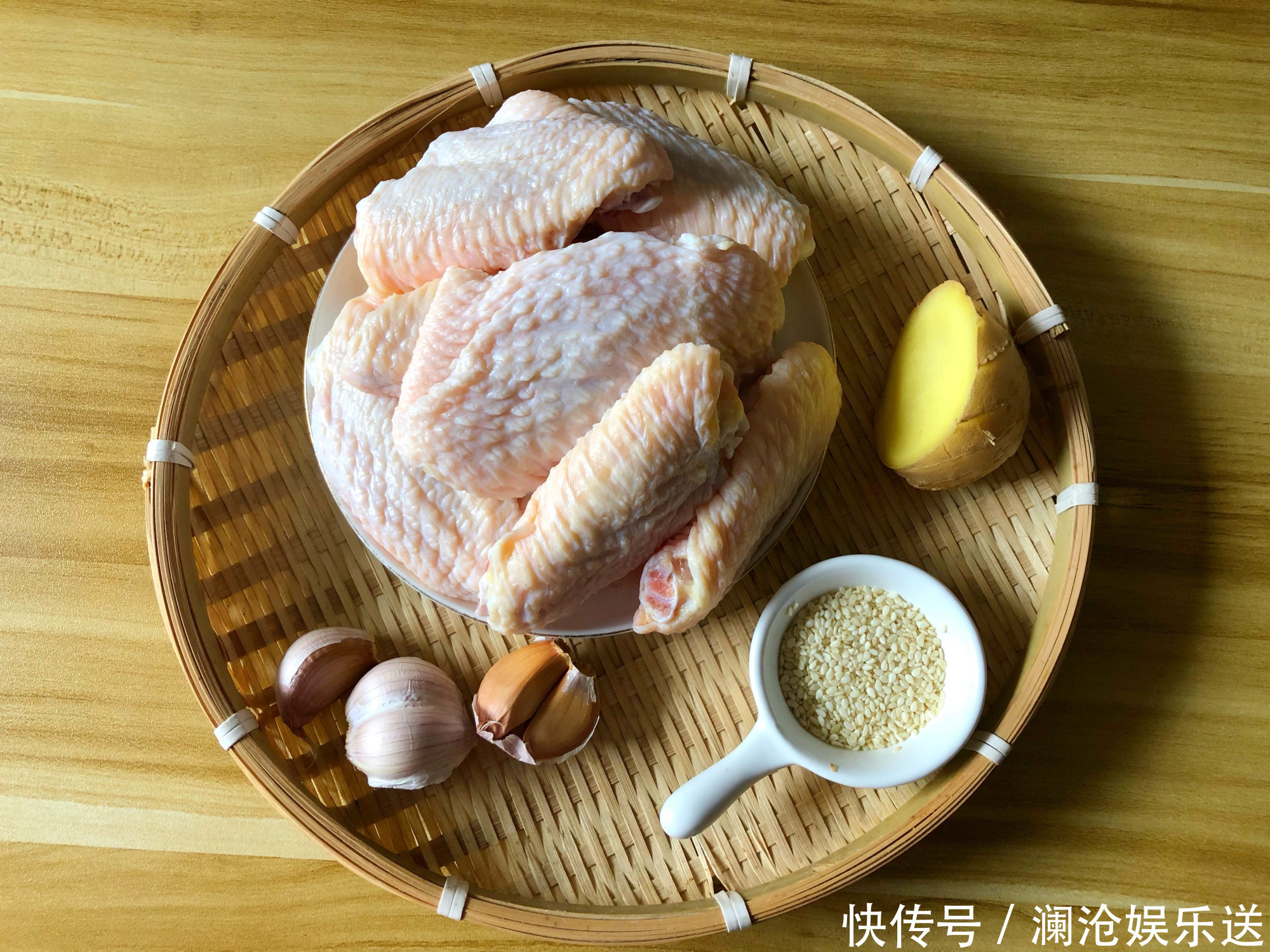 鸡翅|鸡翅别再用可乐了,试试这做法,酱香十足,鲜嫩又好吃,别错过