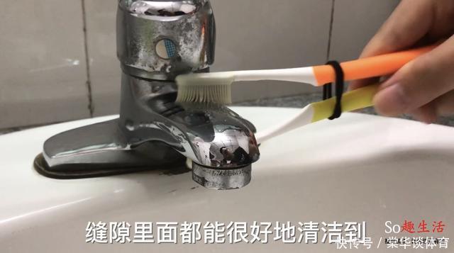 两根旧牙刷绑一起,解决了不少人困扰的难题,抓紧提醒家人还不迟