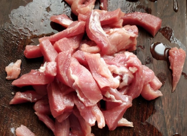 炸酥肉,这3味料少一样都不行,难怪酥肉不脆嫩不好吃!