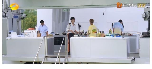 宁静|宁静不学做菜、最晚起床,无缘无故发脾气,黄晓明反应足够得体了