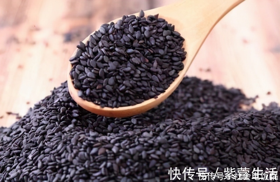 维生素e|女性不想变老太婆,要坚持吃3种食物,排毒养颜、美白护肤