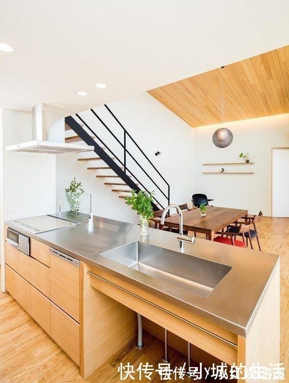 沥水架|我错了,厨房不该一个劲打柜子!地柜空1格装沥水架,省钱又好用!