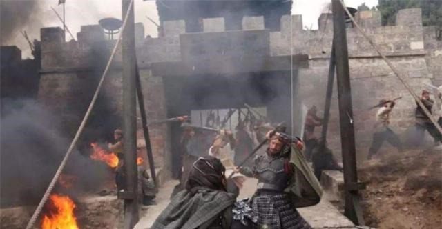 豹子头|方腊麾下第一猛将,连斩13名梁山好汉,武艺不输豹子头林冲