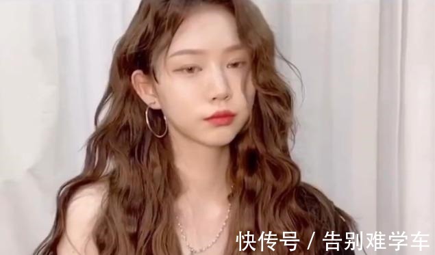 卷发 别再留黑长直了！今年流行这几款发型，气质又高级！