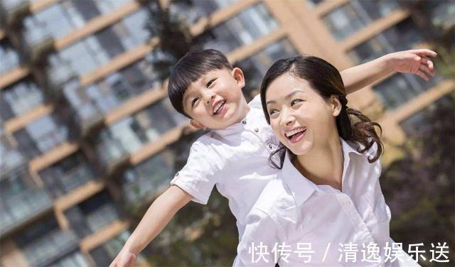 心理|中国式父母的“吹捧”,已成教育的“毒药”,请及时给孩子解毒