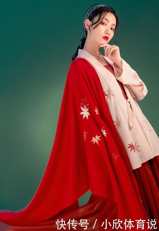 汉服不只有绣花装饰,印花汉服同样精致,风格清新又飘逸