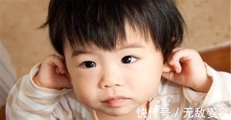 小树苗|熊孩子趁爸妈外出,把弟弟放进锅中加水“炖”了,爸妈发现很崩溃