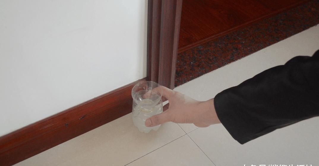 为什么要在家里放瓶花露水, 看完就明白了, 能解决家家户户的烦恼