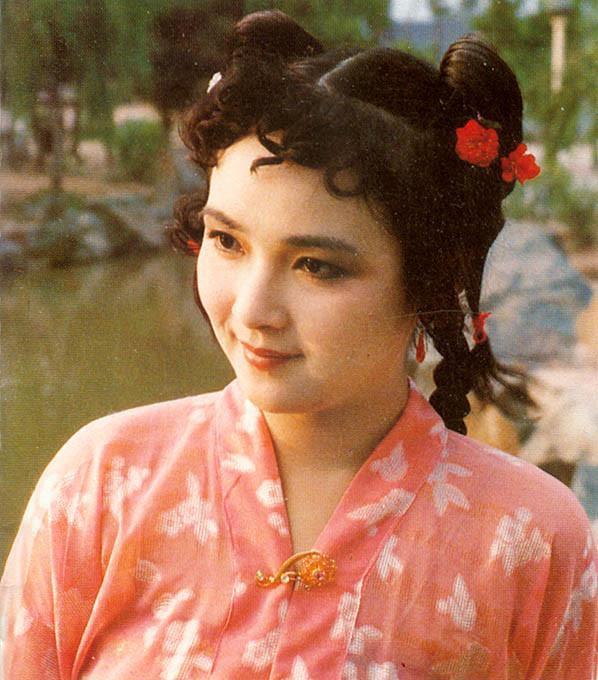 碧痕#红楼梦里,为什么袭人说好歹留着麝月,却没说好歹留下秋纹呢?