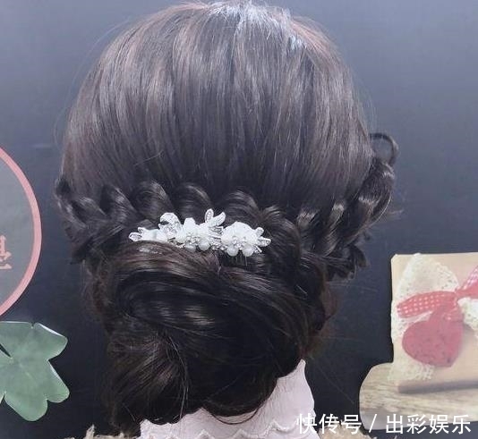 头发造型初学者也不怕失败!精选10款超简单低发髻盘发,变换乐趣