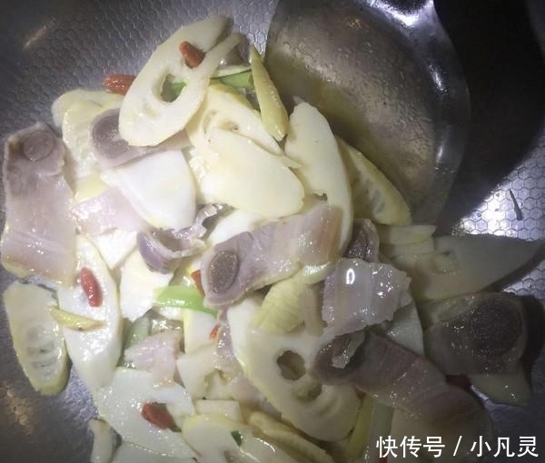 “天然雌性激素”被发现,妈妈常吃48看起来像25,女人味十足