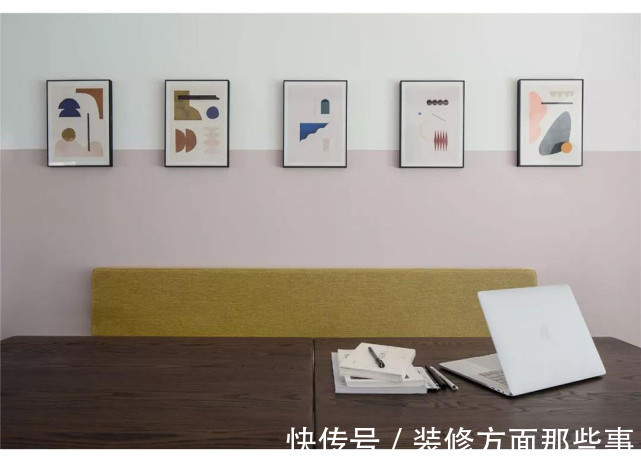 荷尔德林|86平现代简约风二居室,客厅打破常规的布局设计时尚