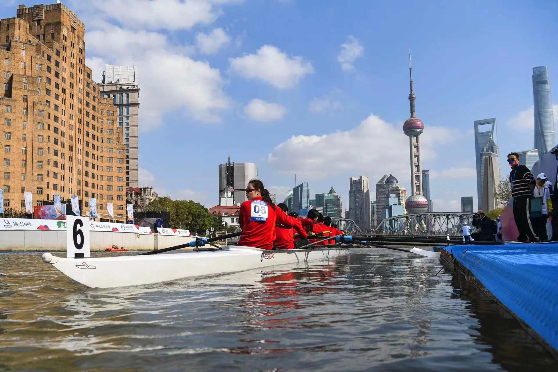 赛艇文化在上海高校生根发芽，越来越多非体育生走上“上艇”赛场