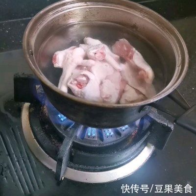 板栗闷鸡中午刚做完,晚上又想吃了