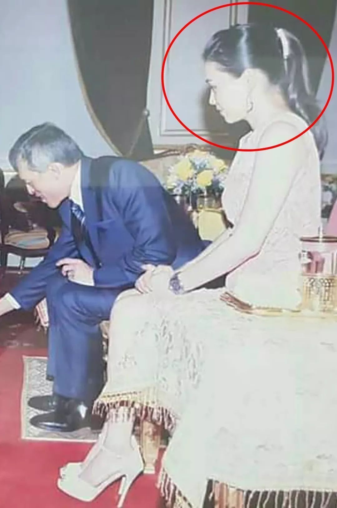  王后|苏提达王后梳马尾如仙女，却偏偏收敛扮老气，竟是为了取悦君心！