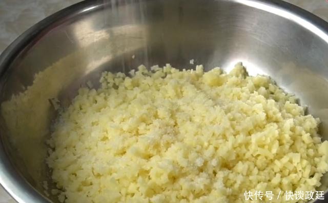  土豆从小吃到大，这吃法还是第一次见，不炒不炖，鲜嫩多汁不油腻