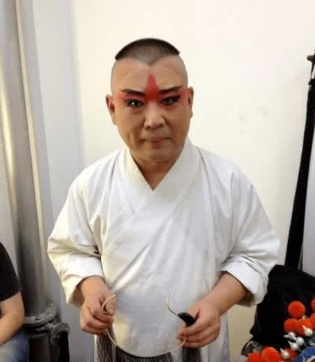 师爷|陶阳深更半夜出文追思师爷非常想您郭德纲曾因跪遗照拜师学艺惹异议