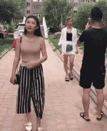 GIF|搞笑GIF:我真的没想到,那个女孩像我一样真的很喜欢葛优烈。