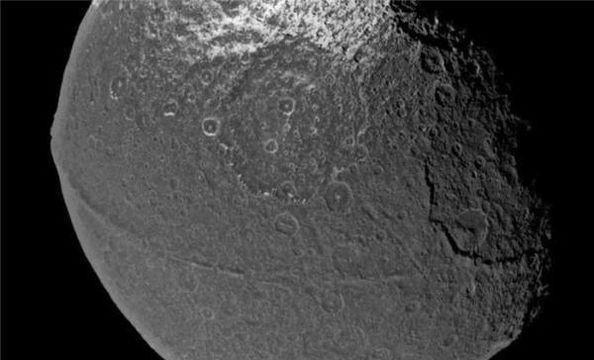 船长 为什么有人说土卫八是外星飞船长达1300公里的焊接缝，说明问题