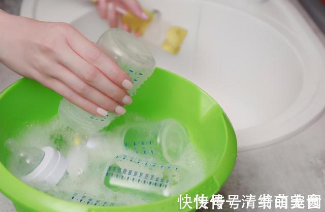 奶瓶|有种“偷懒”叫父母用开水烫奶瓶,自己方便了,孩子却被“坑了”