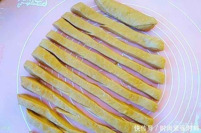 这是我吃过的最好吃的面包,没有之一,不用造型,做法真简单!