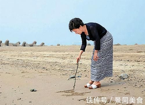 学习书法$朴槿惠,为何写得一手漂亮的中国书法?她的书法水平,到底如何?