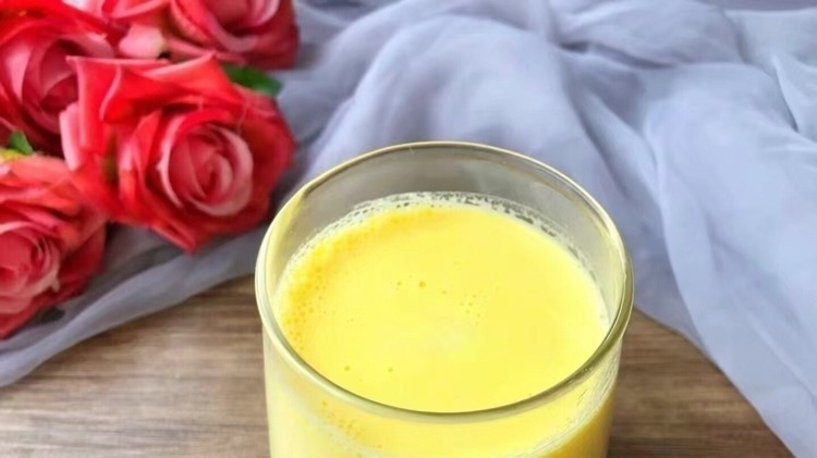 它比豆浆好喝,比奶茶健康,每天给孩子喝一杯,增强记忆又长个