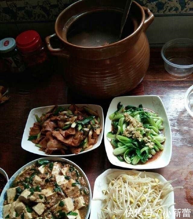 女朋友|第一次带女朋友回家, 她主动下厨, 看着这一桌的菜我决定马上娶她