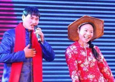 天差地别的王小丫和草帽姐一个低调无冕之王,一个浮夸遭人唾弃