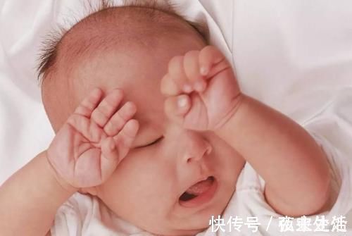 睡眠时间|宝宝不睡就代表不困？家长错误的哄睡方式，会给孩子“拖后腿”