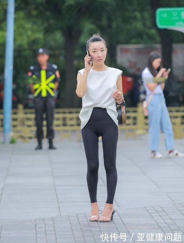 搭配 学习色彩搭配,提升品位,黑白系穿搭简洁时尚!