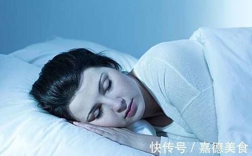 不良习惯|睡前的习惯或许是加速衰老原因,若你也有,还是尽量改一改吧