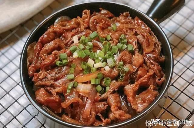 五一節宅家,推薦32款菜肴,有葷有素營養美味,特別好吃值得嘗試
泡椒牛肚乾貝煸筍臘肉炒粉條香辣啤酒小龍蝦板栗燒牛蛙蟹味菇滑蛋,蒜蓉豇豆乾煸花菜雞丁炒蝦仁五花肉燜腐竹包菜粉絲炒雞蛋香菇炒芹菜蔥油鮮香菇薑絲拌苦瓜老壇辣椒炒肉番茄雞蛋炒蝦仁紅燒雞翅油燜大蝦木耳燒肥腸滑炒杏鮑菇刀切蒜椒醬炒蝦仁干豆角燜肉皮香乾辣椒炒肉西芹炒杏仁香菇油麵筋海味怪味蝦黃酒燜蝦三汁燜雞翅洋蔥炒肥牛蒜泥五花肉奶白魚片