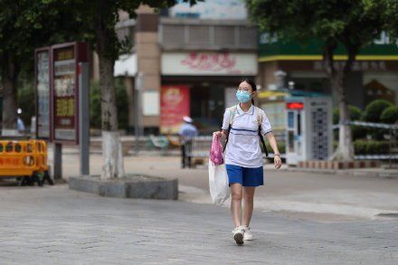 女生|隔离考点女生第一个踏进校门