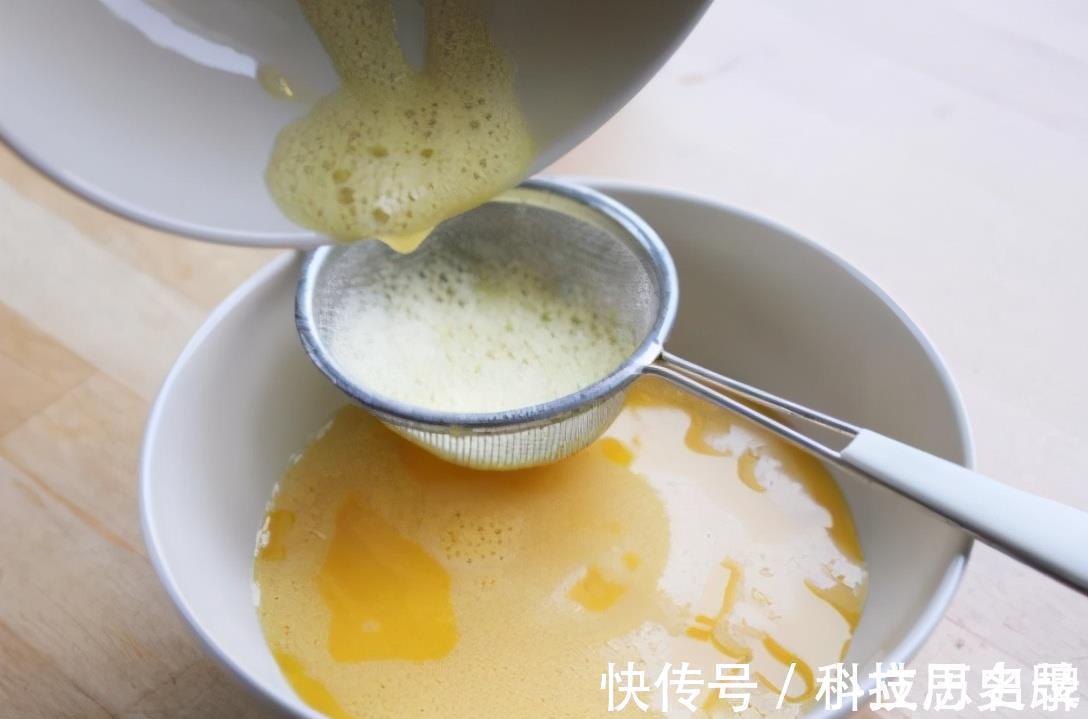 蒸鸡蛋羹,切记别直接加水!教你这5个妙招,蛋羹嫩滑美味无气孔