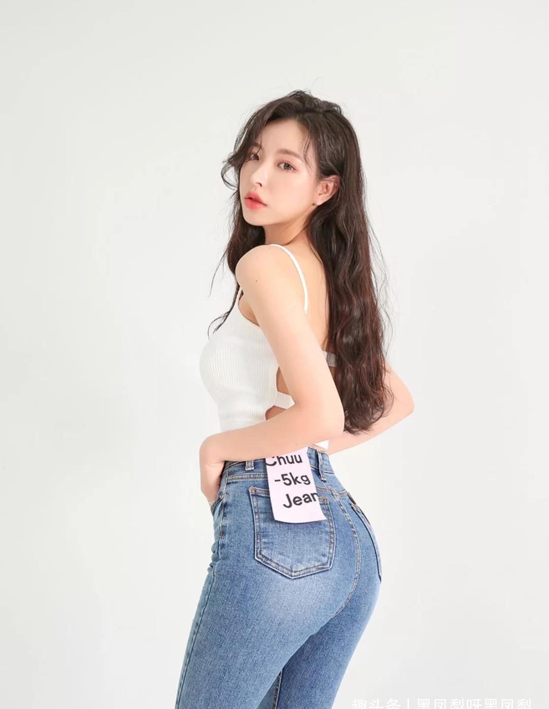 随性自然优雅牛仔裤让你展现出自己的美丽