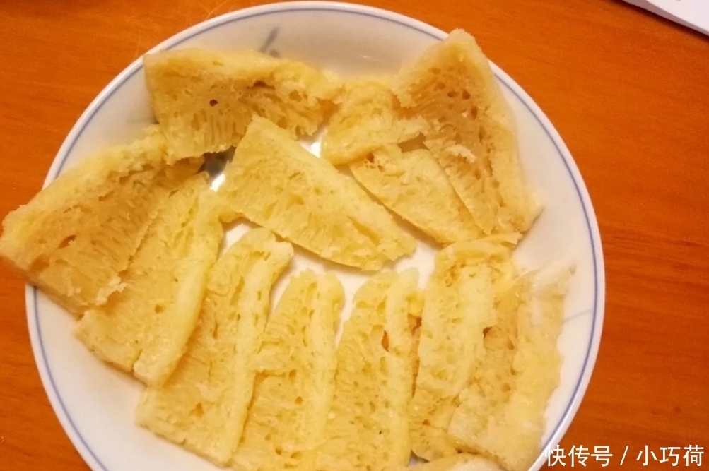 1个鸡蛋,2碗面粉,做孩子爱吃的黄金糕,鲜香美味,早上吃特好