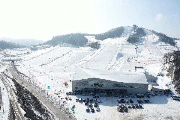 stmutipc1800|“冰雪”好热赛程密集酷滑湖北滑雪比赛（巴东站）即将开启