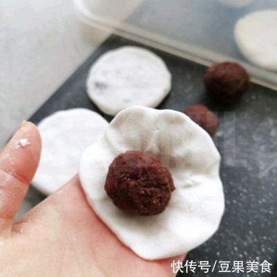 一上桌就被哄抢，这道红豆糯米饼的诱惑我跪服