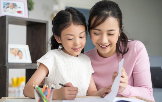 父母|磨蹭的孩子有隐藏优点，反复催促他效果不大，父母该如何做？