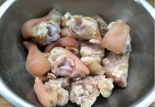 猪蹄|猪蹄别做老一套了,教你懒人做法,只需3步,香而不腻,软烂入味