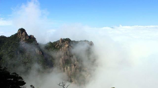 江西这座山秀比黄山，雄比泰山，却屈于庐山名头下