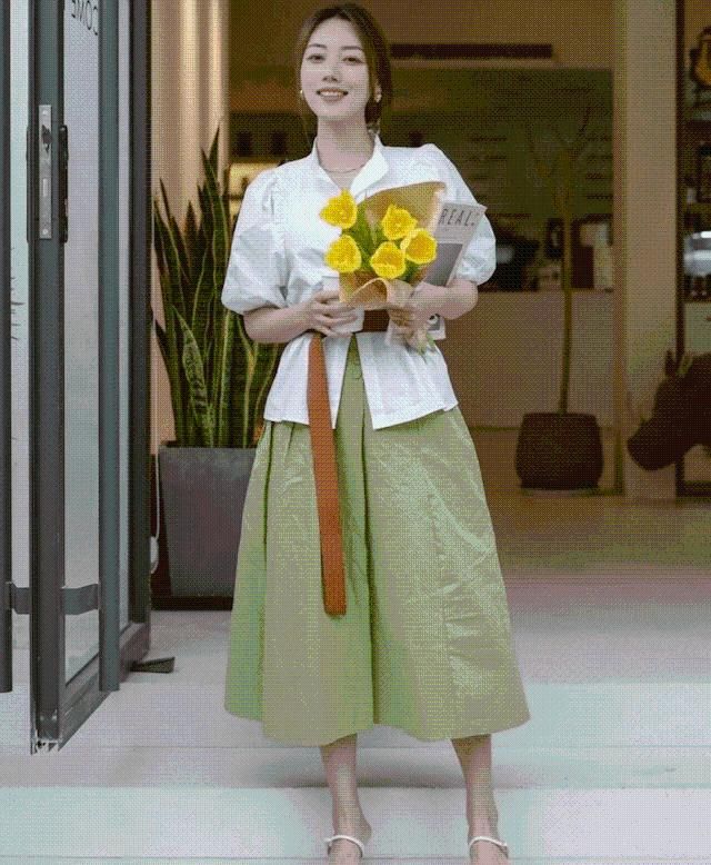 运动鞋|穿裙子都不配运动鞋，今夏流行这样穿