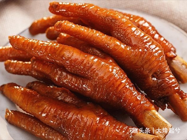 教你在家做酱香鸡爪,做法简单,又香又好吃,再也不去店里买了